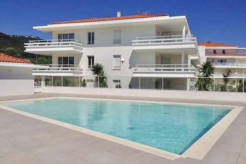 Gîte pour 3 personnes, avec terrasse et piscine dans Plage Font Brun Carqueiranne