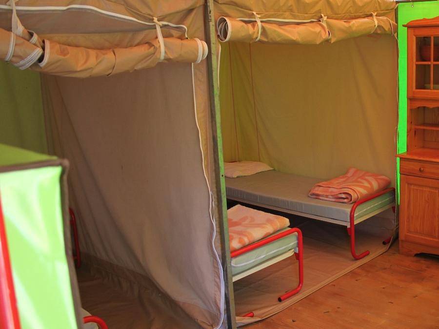 Camping Le Pont d'Allagnon - Bungalow toilé 4 personnes - Trigano, Sans sanitaires in Lempdes-sur-Allagnon, Massif central