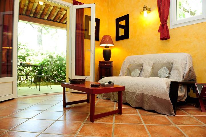 Gîte pour 2 personnes, avec jacuzzi ainsi que terrasse et jardin à Bédoin - 3