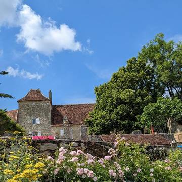 Gîte pour 6 personnes, avec vue ainsi que piscine et jardin à Reilhaguet