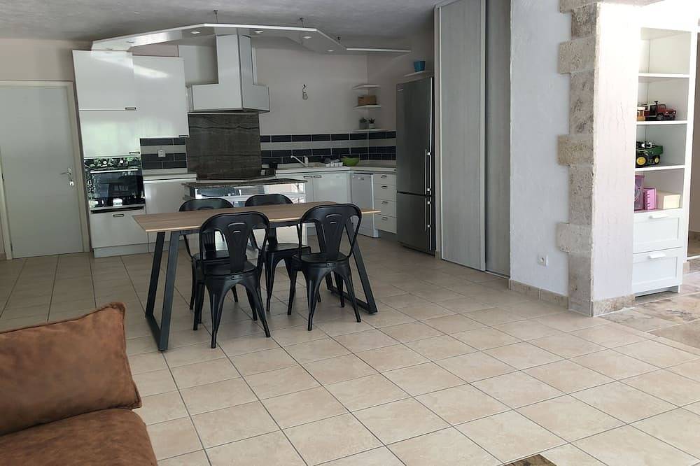 Geheel appartement, Holiday rent in a provencal house. Capacity: 2/4 people in Saint-Maximin-la-Sainte-Baume, Brignoles region