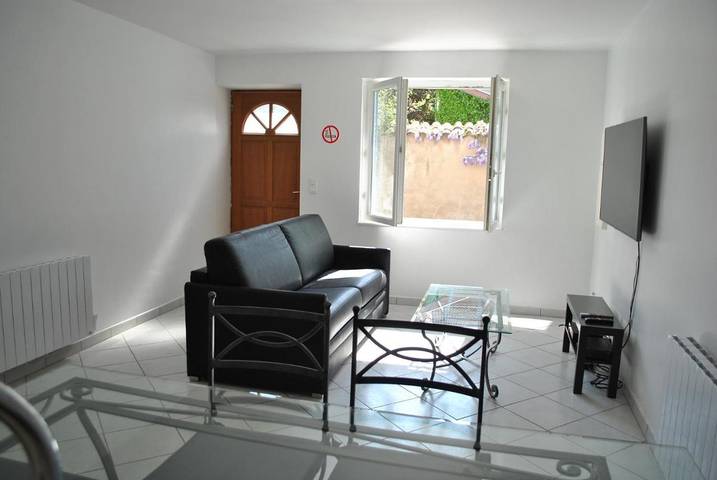 Gîte pour 4 personnes, avec terrasse à Saint-Laurent-de-Mure - 2