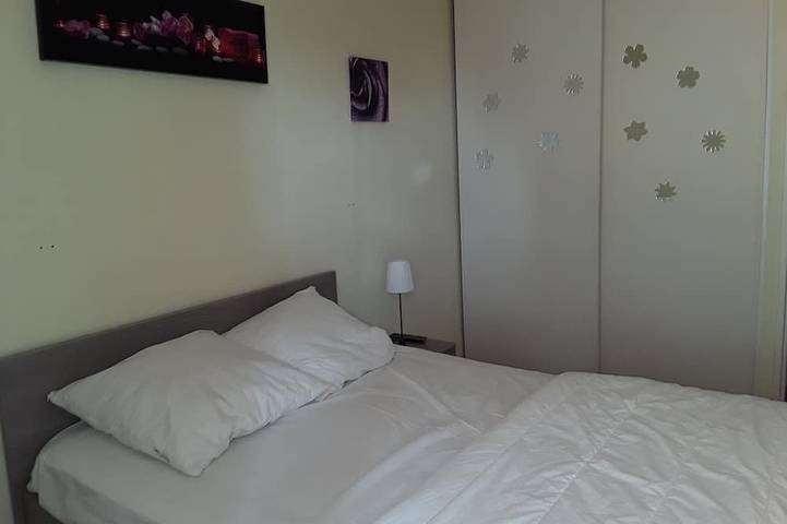 Ganze Wohnung, Charmante Ferienwohnung für 5 Personen mit großer Terrasse und Klimaanlage im Erdgeschoss in Saint-Mandrier-sur-Mer, Mittelmeerküste (Frankreich)