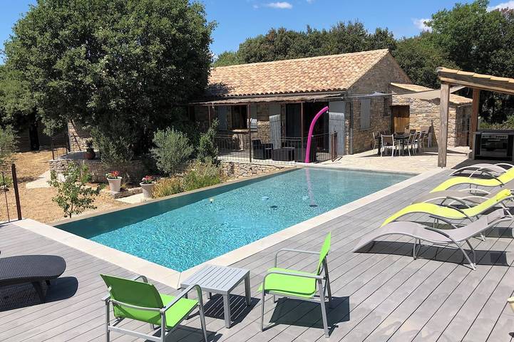 Location de vacances pour 10 personnes, avec Terrasse et Jardin à Ferrières-les-Verreries