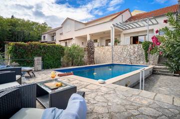 Villa mit pool für 6 Personen, mit Ausblick und Terrasse sowie Pool, mit Haustier auf Hvar