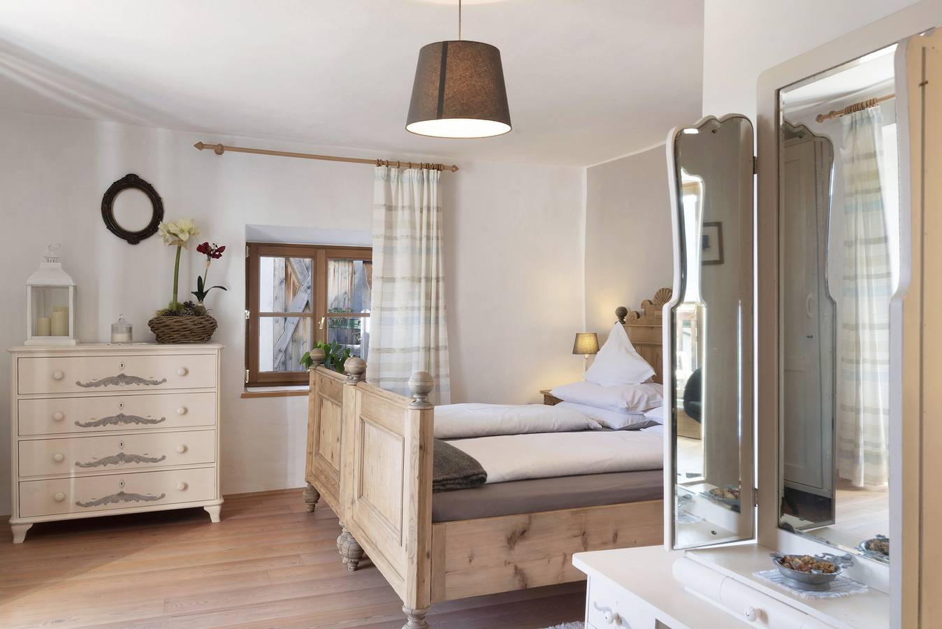 Ganze Wohnung, Historische Ferienwohnung Huber Stube mit Bergblick, Balkon und Wlan in Albions, Lajen