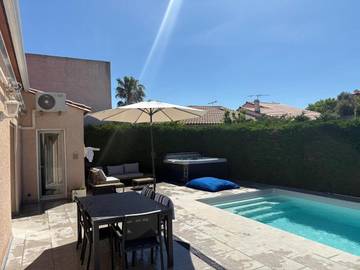Villa pour 4 personnes, avec piscine ainsi que jacuzzi et jardin, animaux acceptés à Perpignan