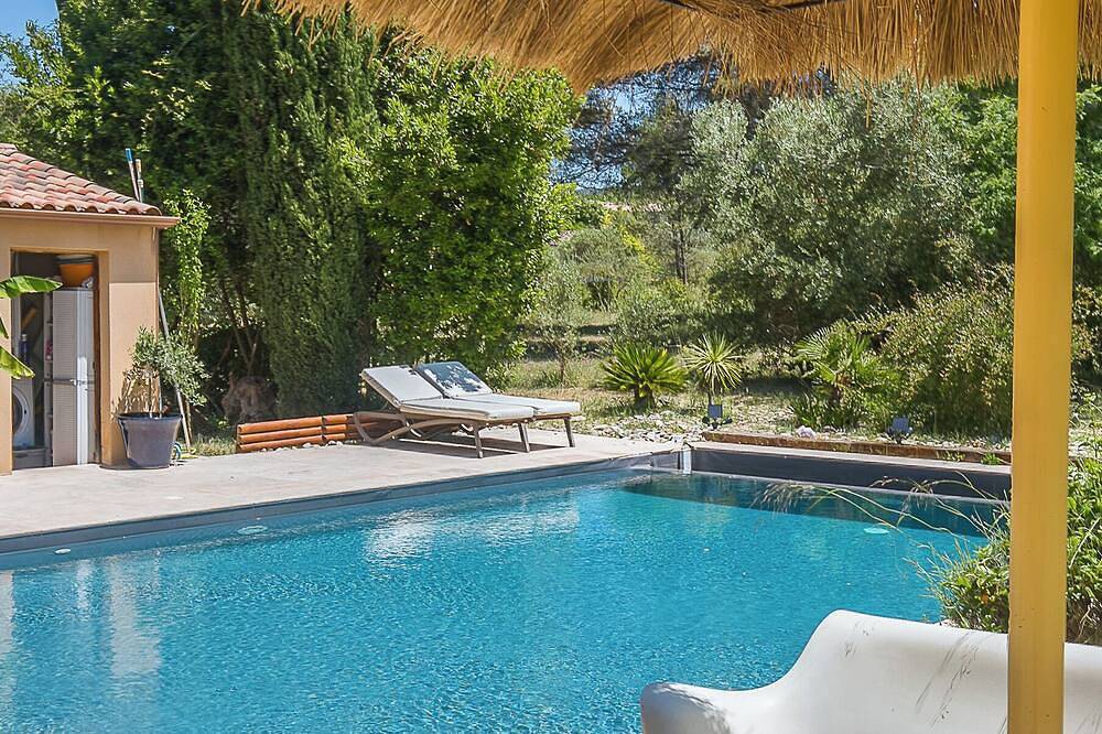 Entire apartment, Studio \"Marrakech\" Private Jacuzzi in Le Beausset, Toulon region