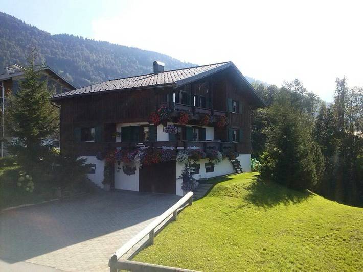 Ferienwohnung für 6 Personen, mit Terrasse und Ausblick in Andelsbuch