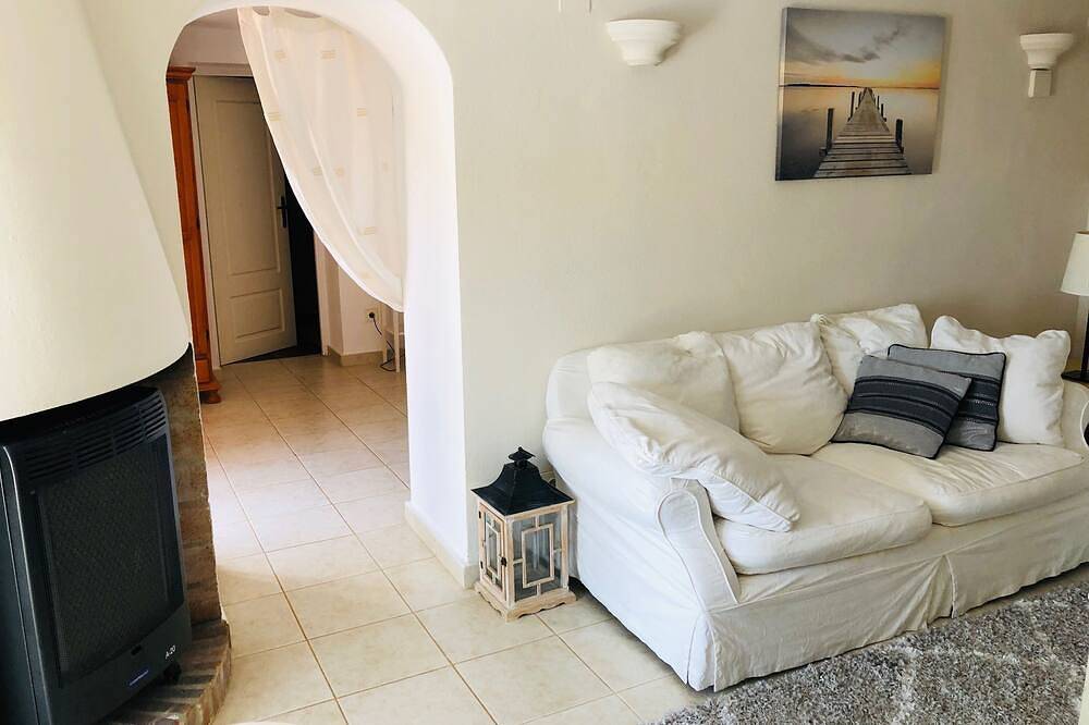 Ganze Wohnung, Casa Julio mit herrlichem Blick auf Altea mit privatem Pool. in la Nucia, Costa Blanca