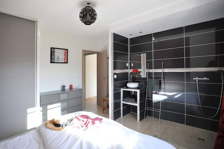 Location de vacances pour 10 personnes, avec jardin et terrasse, animaux acceptés à Ventiseri - 3