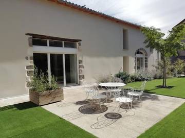 Location de vacances pour 6 personnes, avec terrasse à Meilhaud