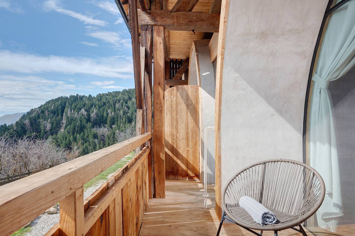 Hel studio-lejlighed, Studio 'Pavilion Water' with Mountain View, Shared Terrace and Wi-Fi in Feldthurns, Dolomiti Superski