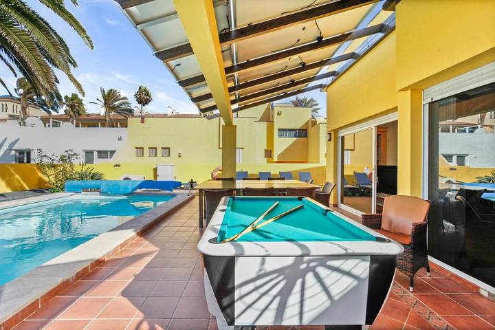 Chalet para 14 personas, con vistas además de piscina y jardín, Se admiten mascotas en Fuerteventura - 2