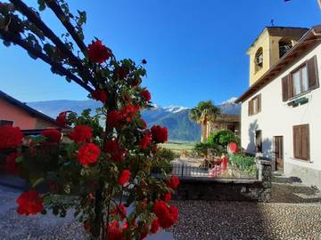 Gîte pour 5 personnes, avec vue et jardin à Dubino