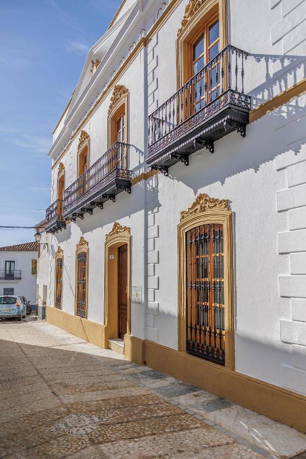 Apartamento para 13 personas, con Balcón y Terraza además de Piscina y Vistas en Higuera de la Sierra