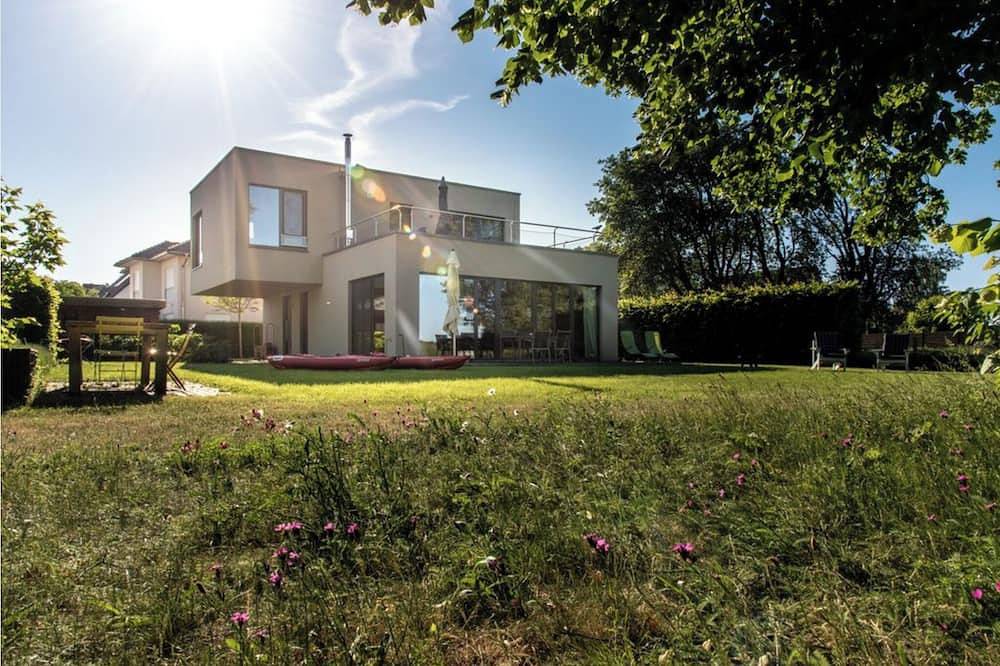 Ganze Wohnung, House on the Havelbogen directly on the water with canoe and jetty, garden apartment***** in Plötzin, Werder