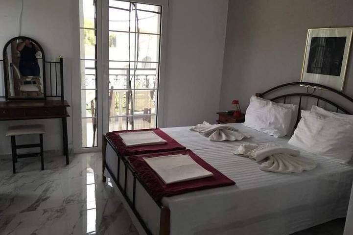 Ferienwohnung für 2 Personen, mit Balkon und Pool sowie Garten