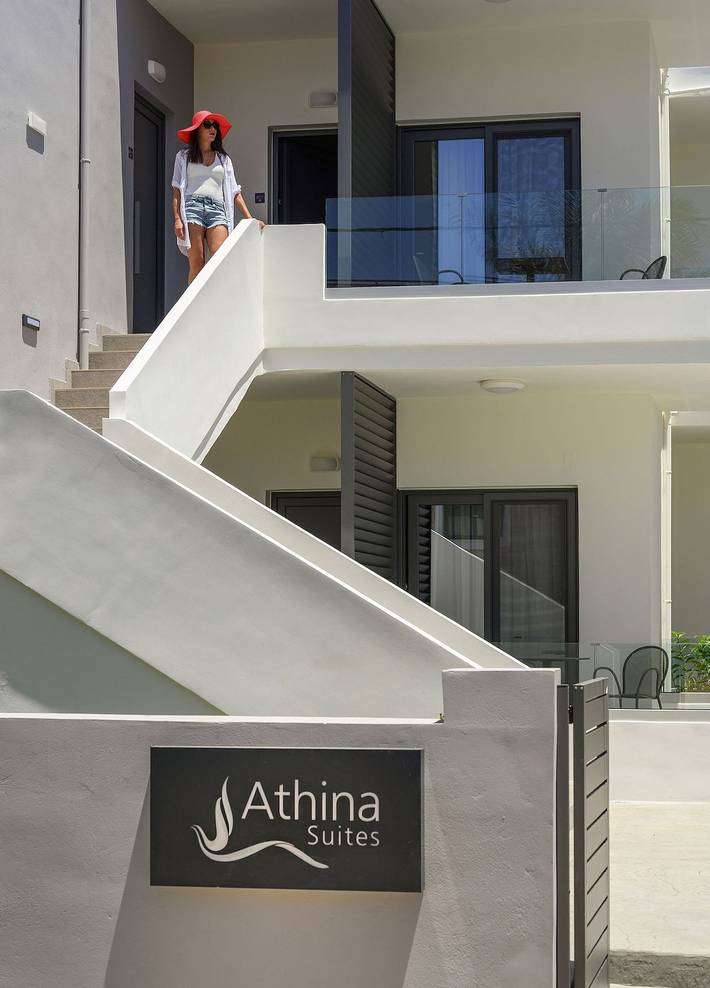 Appartement entier, Athina Suites | A 2Bd chic apartment w/shared pool in Plataniás, Région de la Canée