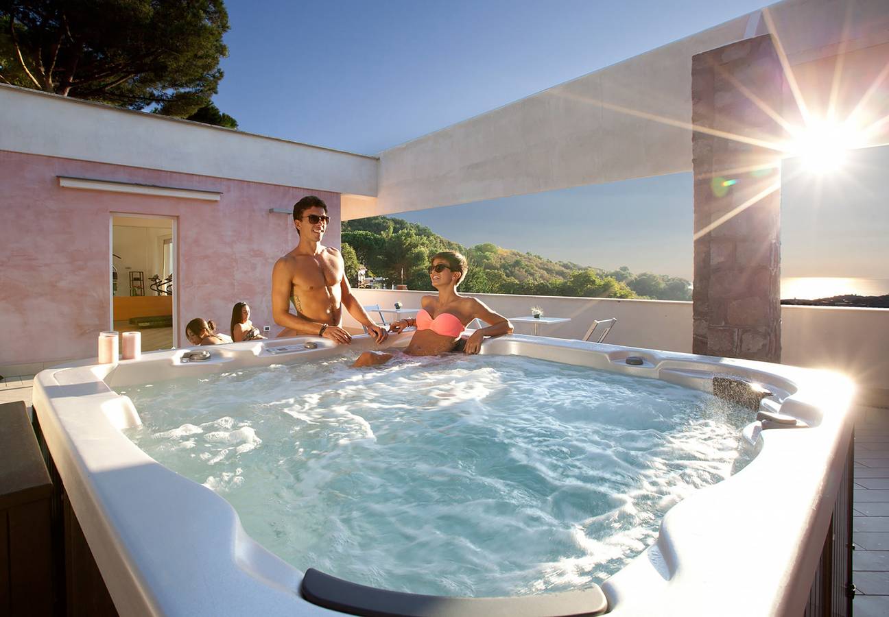 Amore Rentals - Villa Daniela with Swimming pool, Wellness Area, Garden and Sea View in Sorrento, Naples Province