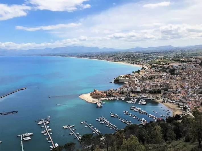 Location de vacances pour 8 personnes, avec jardin et piscine à Scopello