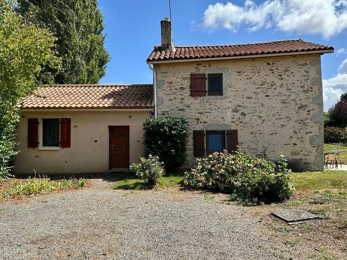 Location de vacances pour 6 personnes, avec terrasse à Secondigny - 2
