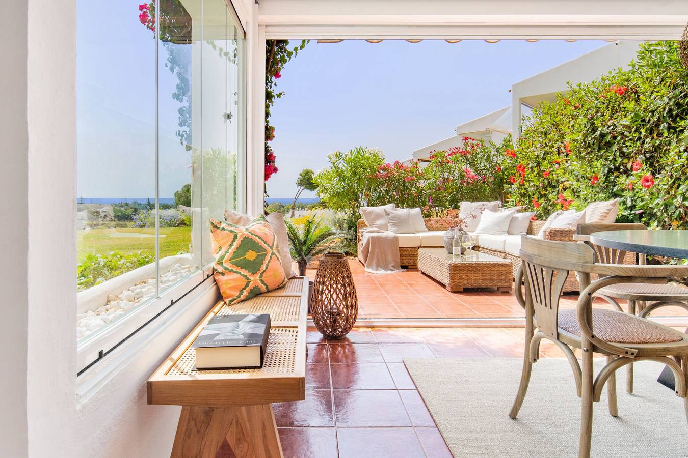 Entire apartment, Holiday apartment for 4 people with garden in Nueva Andalucia Golf Valley, Marbella