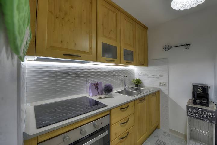 Entire apartment, Apartment 'Wanda' with Mountain View, Wi-Fi, and Balcony in Chez Borgné, Comune di La Salle