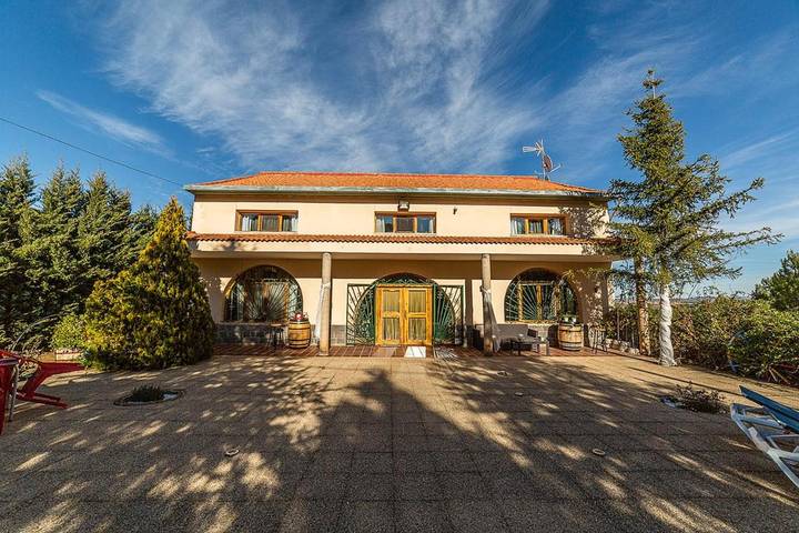 Country house for 2 people, with terrace and pool as well as hot tub and garden - 1