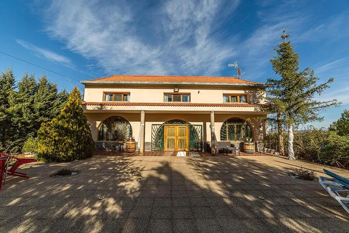 Casa rural para 2 personas, con jardín y jacuzzi además de piscina y terraza - 1