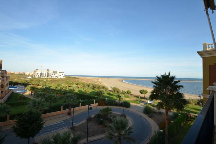 Ganze Wohnung, Ferienwohnung für 7 Personen mit Terrasse in Playa de Los Haraganes (Ayamonte), Ayamonte