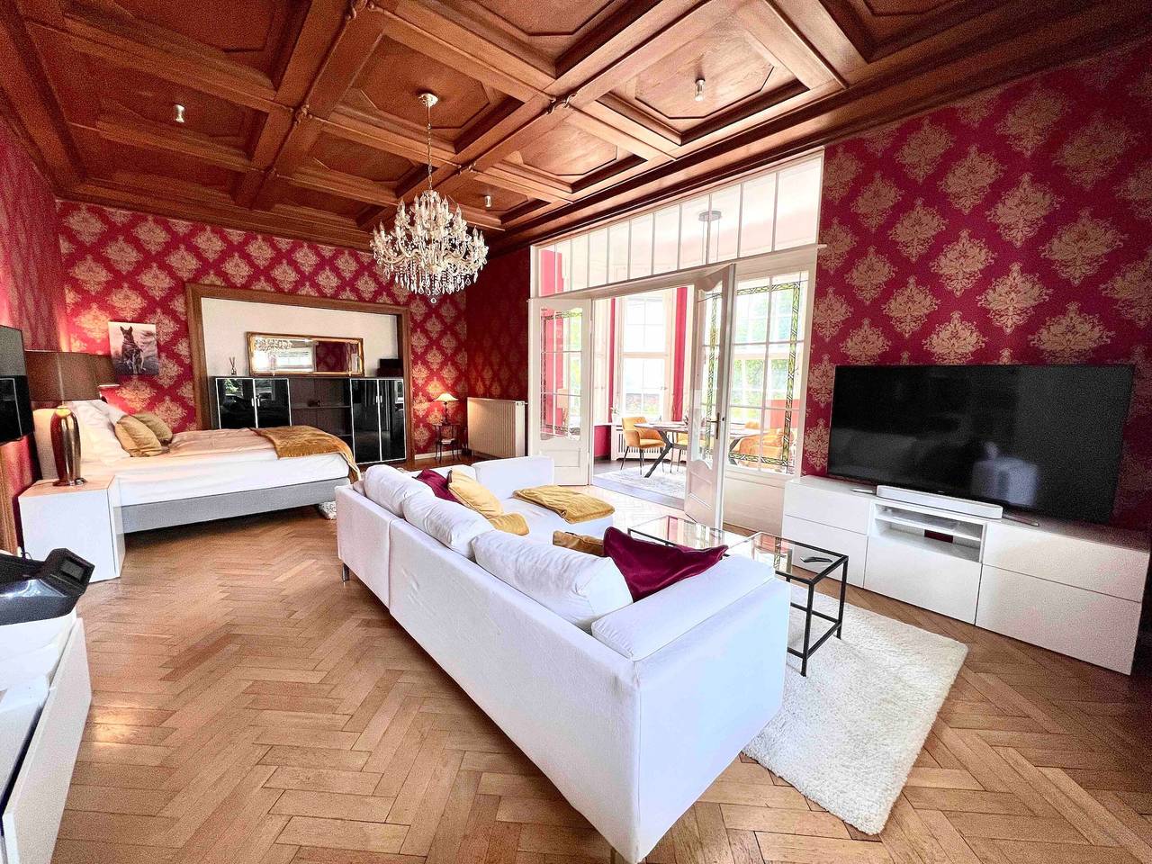 Live Like Royalty – Exclusive Belle Étage with Winter Garden, Veranda & Jacuzzi in Plauen (Dresden), Dresden