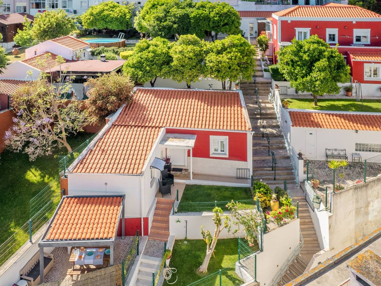 Nette Wohnung mit Kleinem gemeinsamem Pool in Alges, Algés, Linda-a-Velha e Cruz Quebrada-Dafundo
