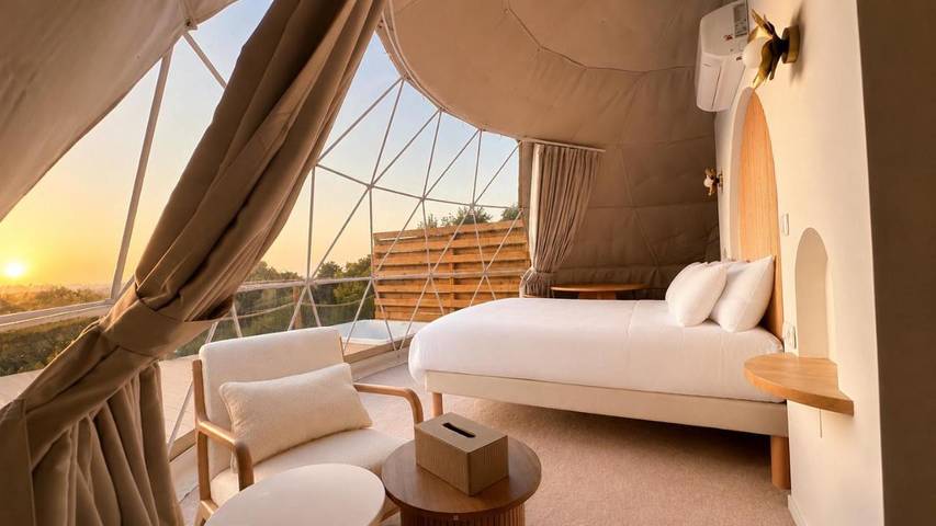 Tente pour 2 personnes, avec Jacuzzi et Terrasse ainsi que Jardin et Sauna
