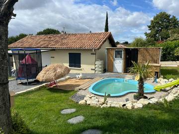 Gîte pour 4 personnes, avec vue et vue sur le lac ainsi que jardin et piscine dans Lac de Saint-Cyr