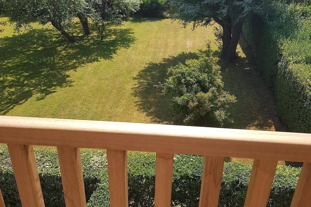 Entire apartment, Apartment T3 Duplex direct access to the beach and sea view from the balcony in Blonville-sur-Mer, Lisieux region