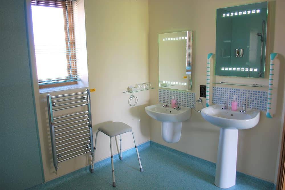 Riverside Room (triple) in Godney, Somerset