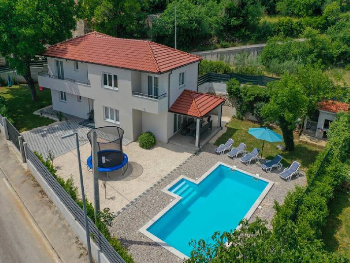 Villa für 10 Personen, mit Garten und Whirlpool sowie Pool, kinderfreundlich - 1