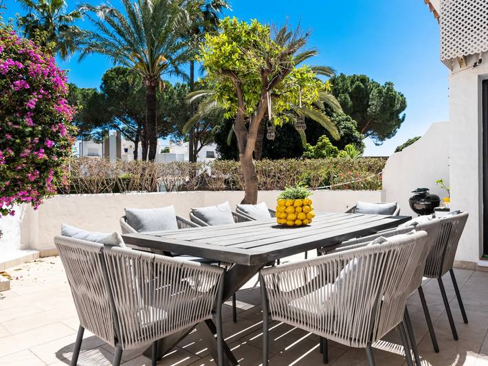 Cheap villa for 5 people, with Balcony and Terrace as well as Garden and Pool in Marbella