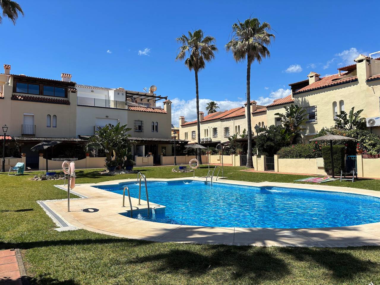 Exclusivo chalet frente al mar con vistas impresionantes y piscina in Playa Ancha, Casares