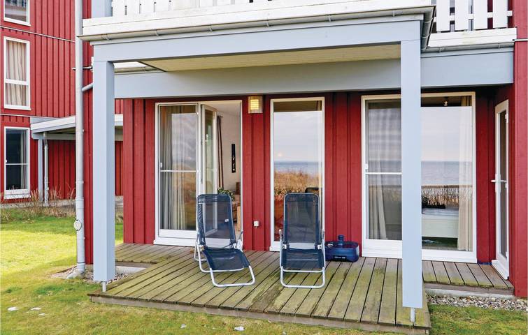 Ganze Ferienwohnung, 2.5km Strandwohnung mit Terrasse, Parkplatz und Internet in Rechlin, Müritz