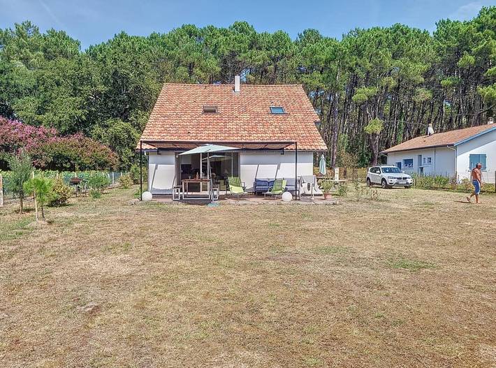 Gîte pour 13 personnes, avec terrasse et jardin, animaux acceptés