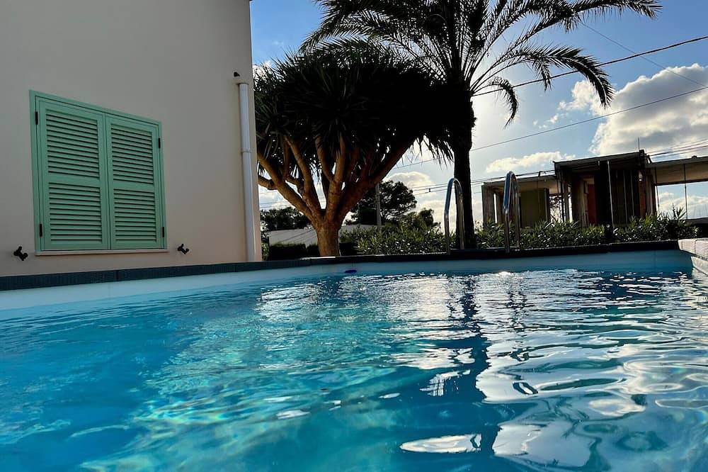 Vacation home with pool and beautiful property, just a few minutes' walk from the bay in Cala Pi, Lluchmayor