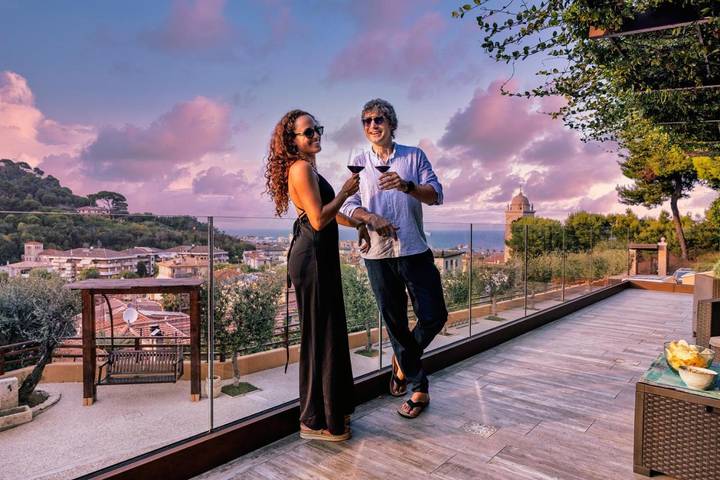 Appartamento per 5 persone, con Terrazza e Giardino nonché Piscina e Panorama a Cupra Marittima