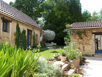 Gîte pour 4 personnes, avec piscine ainsi que terrasse et jardin à Fleurac