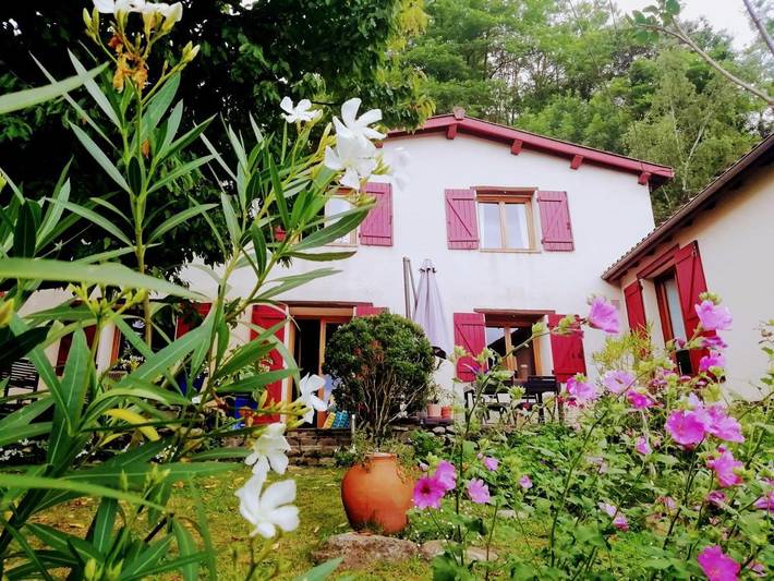Location de vacances pour 2 personnes, avec vue et jardin à Ferrières-sur-Ariège