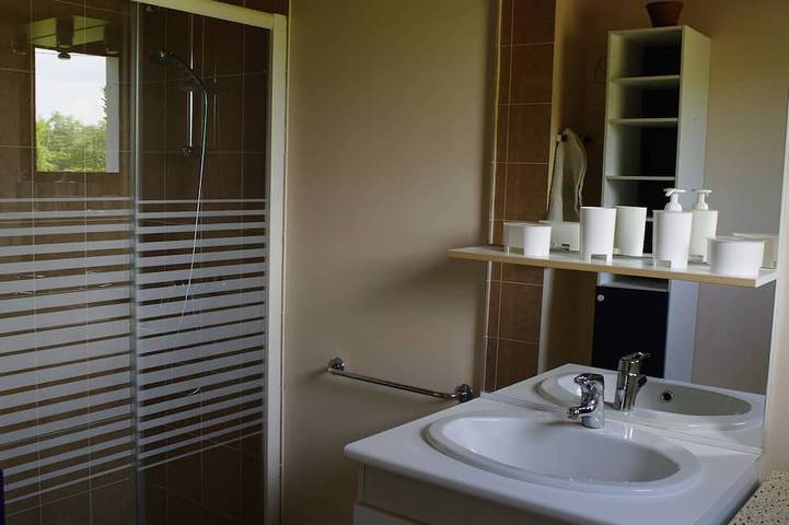 Gîte pour 4 personnes, avec jardin ainsi que piscine et terrasse à Mézos - 3