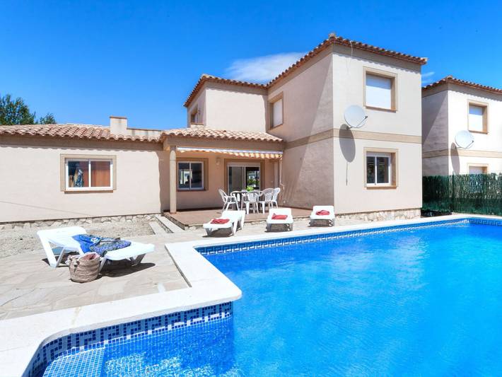Vakantiehuis voor 8 personen, with uitzicht and terras as well as zwembad and tuin in L'Ametlla de Mar
