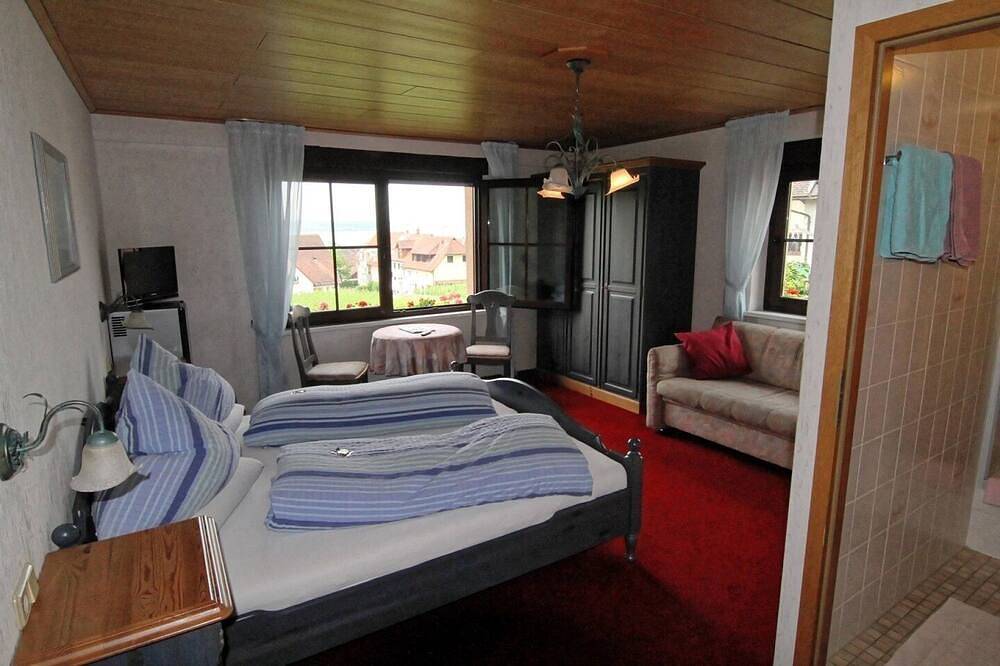 Ganze Wohnung, Doppelzimmer Classic ohne Balkon in Hagnau am Bodensee, Region Bodensee-Oberschwaben