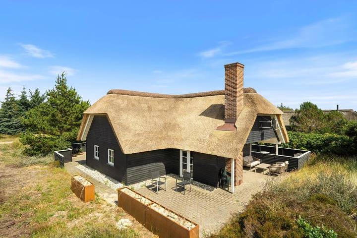 Villa for 8 personer, Balkong / Terrasse og Jacuzzi i tillegg til Terrasse og Sauna i Blåvand
